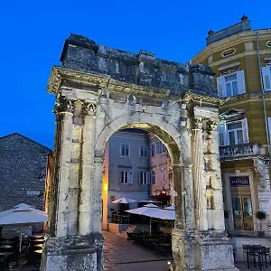 https://dejan-apartment.in-istria.net