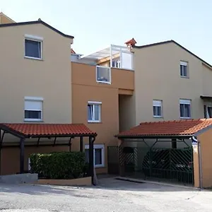 https://apartment-piranesi.in-istria.net